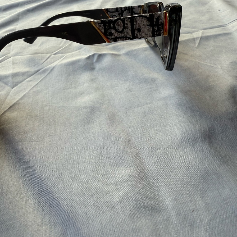 Gray Rectangular Sunglasses - Picture 3 of 4